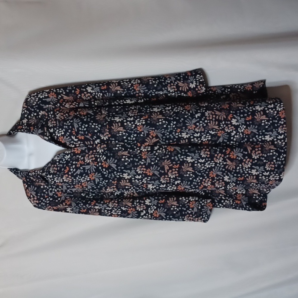 C & E Women's Blue Floral Pull-Over  Shirt Dress. Size M